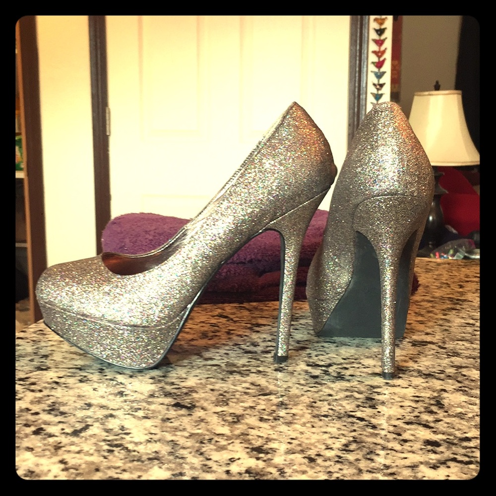 Rose gold Madden glitter pumps!